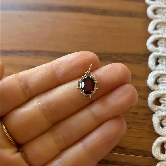 Solid gold garnet pendant - Picture 2 of 5